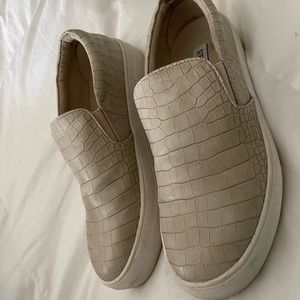 Steve Madden Gills slip on